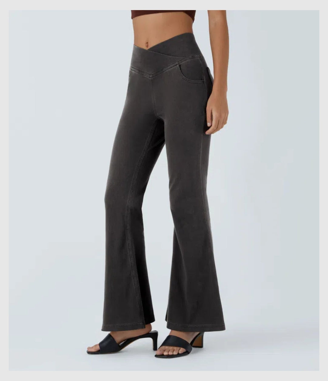 Pantalon Denim Évasé – Coupe Croisée Taille Haute