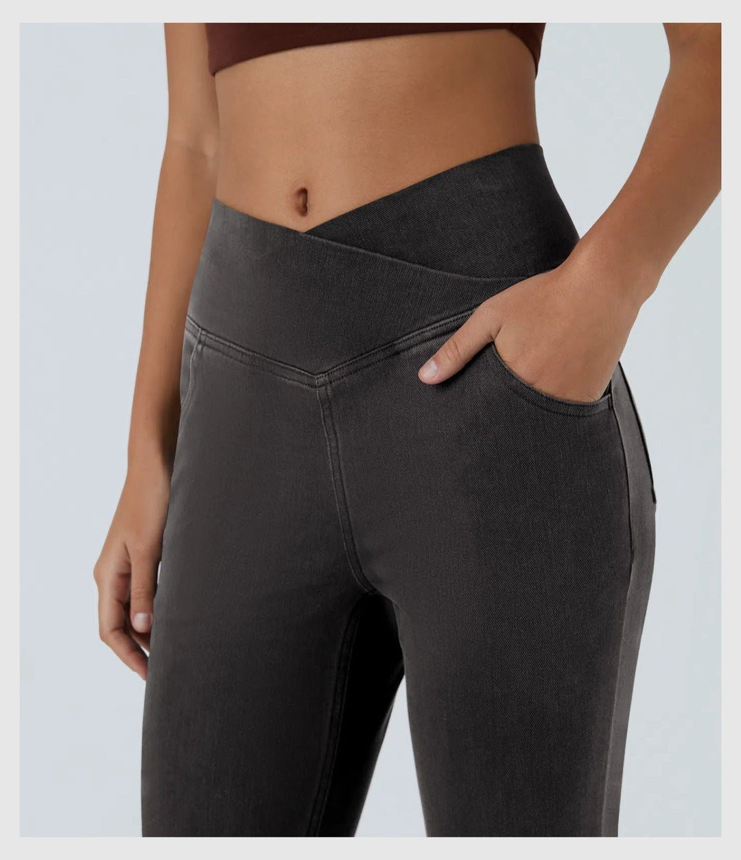 Pantalon Denim Évasé – Coupe Croisée Taille Haute